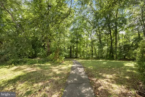 Exterior - 10673 Spring Oak Ct, Burke, VA 22015 photo 6 of 6