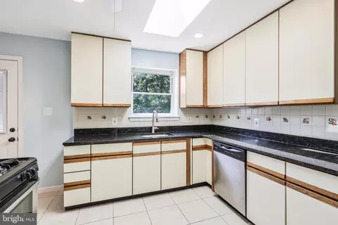 7415 Nancemond St, Springfield, VA 22150 photo 4