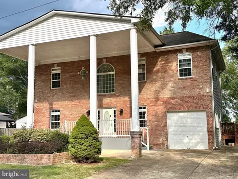 8103 Fordson Rd, Alexandria, VA 22306