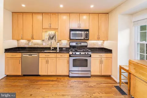 7834 Butterfield Ln, Annandale, VA 22003
