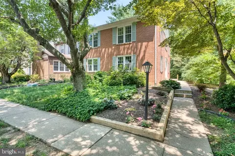 9610 Hillock Ct, Burke, VA 22015