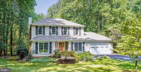 1090 Loran Ct, Great Falls, VA 22066