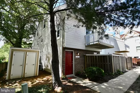 4433 Pembrook Village Dr #112, Alexandria, VA 22309