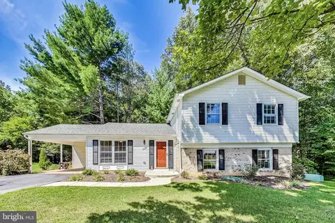 7774 Newington Woods Dr, Springfield, VA 22153
