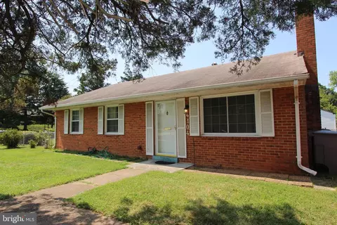 4104 Braddock Rd, Alexandria, VA 22312