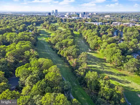 View/Area - 2074 Amberjack Ct, Reston, VA 20191 photo 4 of 10