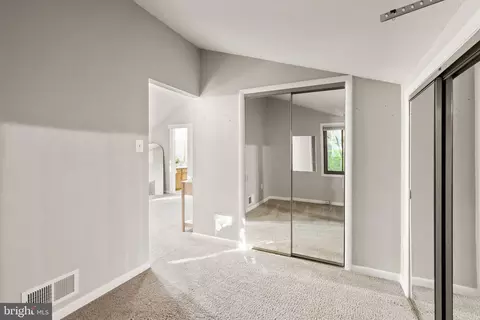 Entry Way - 2074 Amberjack Ct, Reston, VA 20191 photo 7 of 9