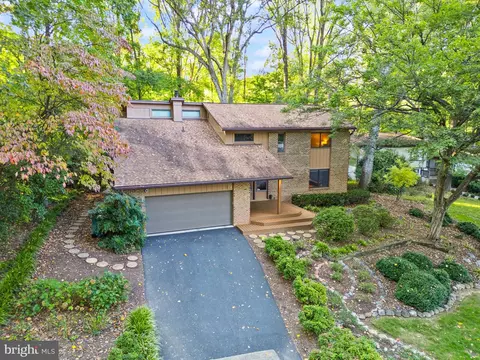 2074 Amberjack Ct, Reston, VA 20191