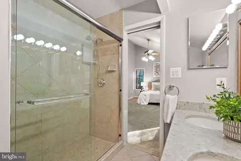 Bath - 2074 Amberjack Ct, Reston, VA 20191 photo 2 of 4