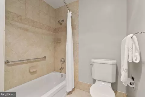 Bath - 2074 Amberjack Ct, Reston, VA 20191 photo 3 of 4