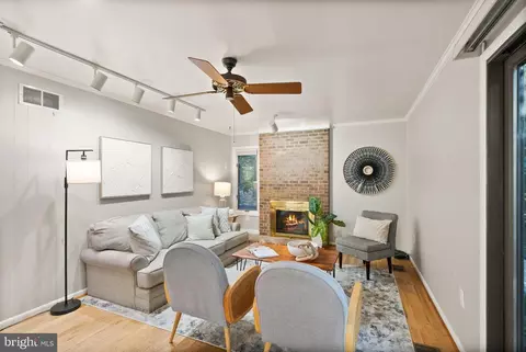 Living - 2074 Amberjack Ct, Reston, VA 20191 photo 2 of 4