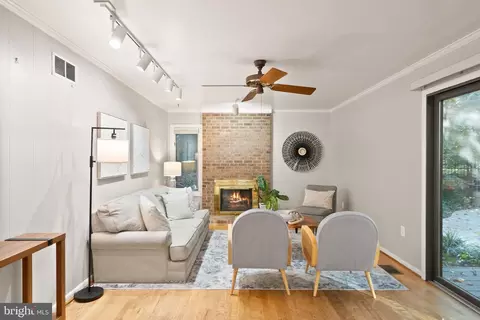 Living - 2074 Amberjack Ct, Reston, VA 20191 photo 3 of 4