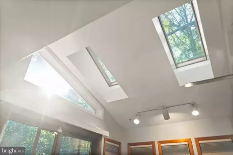 Entry Way - 2074 Amberjack Ct, Reston, VA 20191 photo 3 of 9