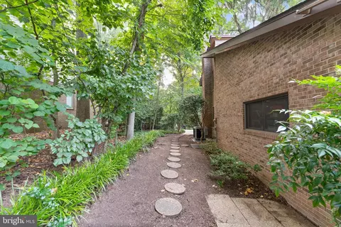 Exterior - 2074 Amberjack Ct, Reston, VA 20191 photo 16 of 26