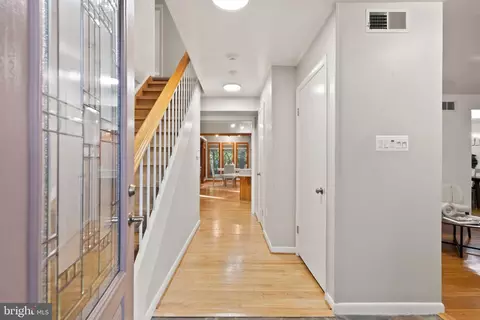 Entry Way - 2074 Amberjack Ct, Reston, VA 20191 photo 2 of 9