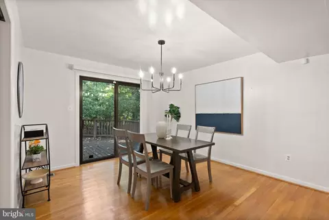 Dining - 2074 Amberjack Ct, Reston, VA 20191 photo 3 of 6