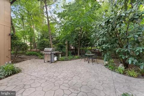 Exterior - 2074 Amberjack Ct, Reston, VA 20191 photo 9 of 26