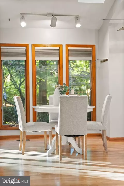 Dining - 2074 Amberjack Ct, Reston, VA 20191 photo 6 of 6