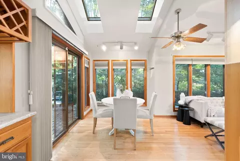 Dining - 2074 Amberjack Ct, Reston, VA 20191 photo 5 of 6