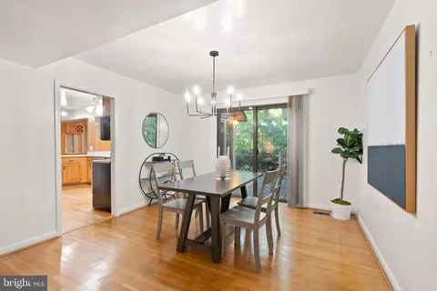Dining - 2074 Amberjack Ct, Reston, VA 20191 photo 2 of 6