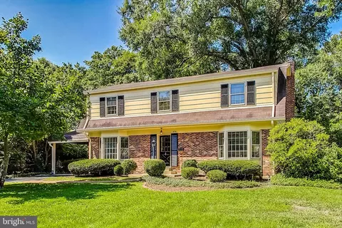 8716 Bluedale St, Alexandria, VA 22308