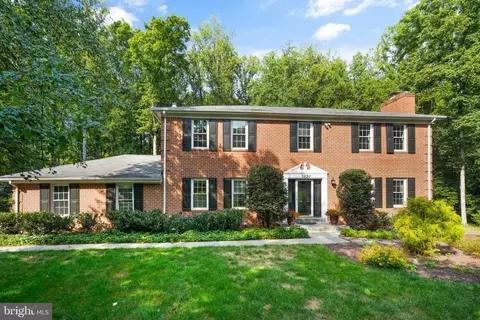 1090 Pensive Ln, Great Falls, VA 22066