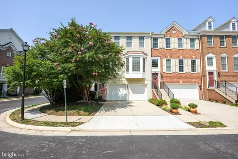 2408 Huntington Park Dr, Alexandria, VA 22303