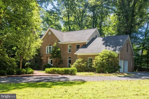 2548 Five Oaks Rd, Vienna, VA 22181