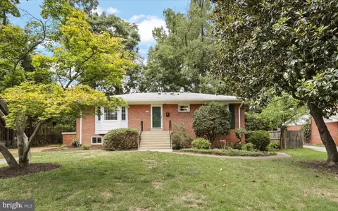 7308 Brookcrest Pl, Annandale, VA 22003
