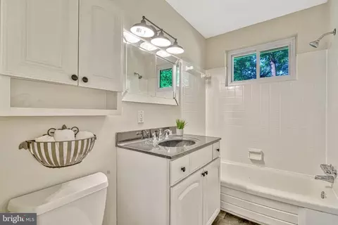 Bath - 5508 Callander Dr, Springfield, VA 22151 photo 1 of 2