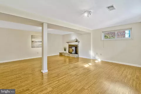 Living - 5508 Callander Dr, Springfield, VA 22151 photo 5 of 5