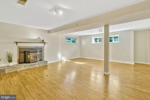 Living - 5508 Callander Dr, Springfield, VA 22151 photo 3 of 5