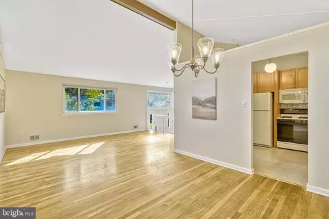 Living - 5508 Callander Dr, Springfield, VA 22151 photo 2 of 5