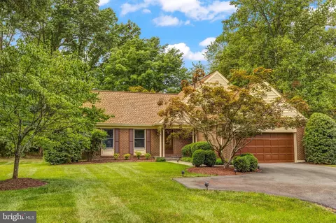 1902 Buckthorn Ln, Reston, VA 20191