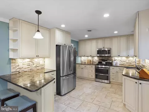 7005 Galgate Dr, Springfield, VA 22152 photo 12