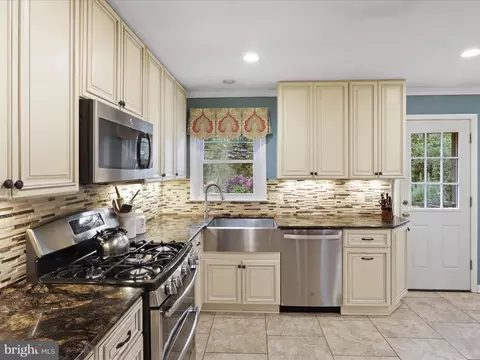7005 Galgate Dr, Springfield, VA 22152 photo 13