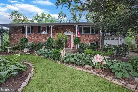 7005 Galgate Dr, Springfield, VA 22152