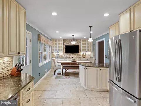 7005 Galgate Dr, Springfield, VA 22152 photo 18