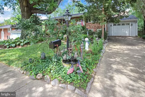 7005 Galgate Dr, Springfield, VA 22152 photo 10