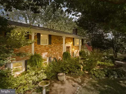7005 Galgate Dr, Springfield, VA 22152 photo 2