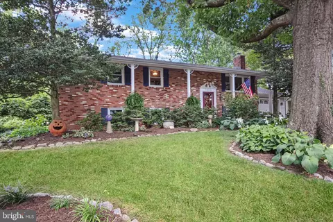 7005 Galgate Dr, Springfield, VA 22152 photo 3