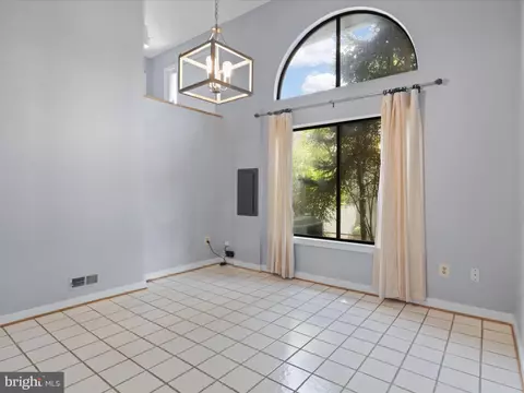 Living - 11112 Glade Dr, Reston, VA 20191 photo 6 of 11
