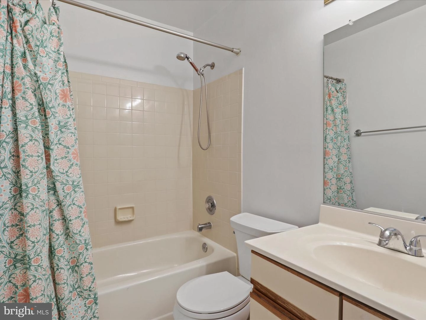 Bath - 11112 Glade Dr, Reston, VA 20191 photo 2 of 2