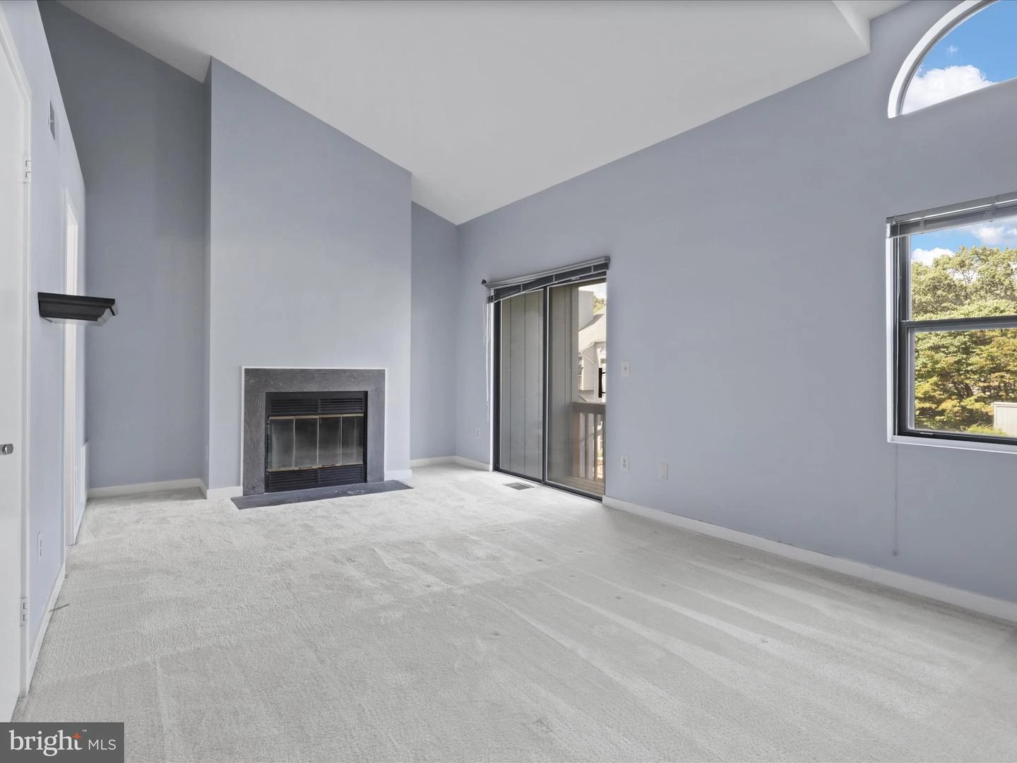 Living - 11112 Glade Dr, Reston, VA 20191 photo 8 of 11