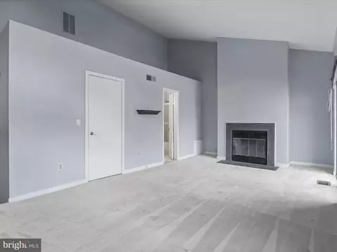 Living - 11112 Glade Dr, Reston, VA 20191 photo 10 of 11