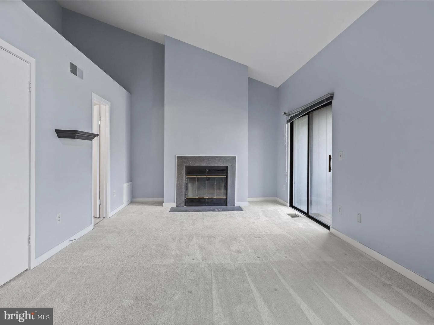 Living - 11112 Glade Dr, Reston, VA 20191 photo 9 of 11