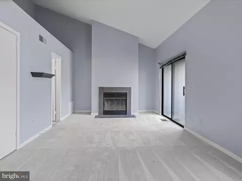 Living - 11112 Glade Dr, Reston, VA 20191 photo 9 of 11