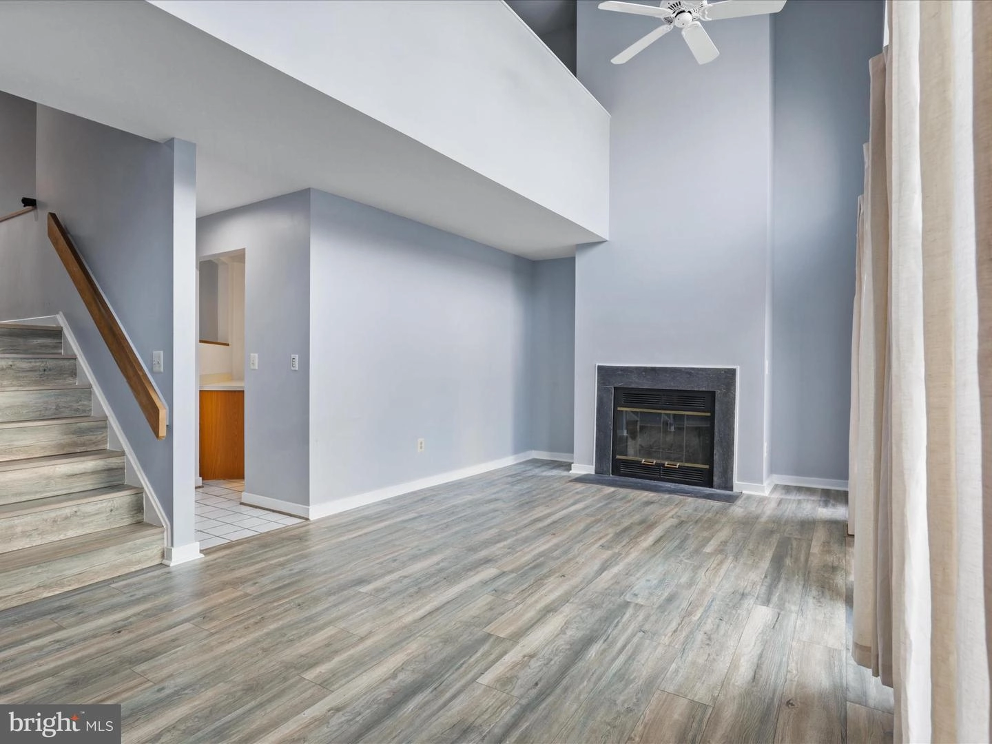 Living - 11112 Glade Dr, Reston, VA 20191 photo 4 of 11
