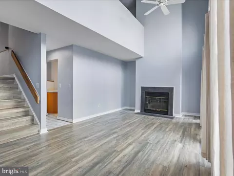Living - 11112 Glade Dr, Reston, VA 20191 photo 4 of 11