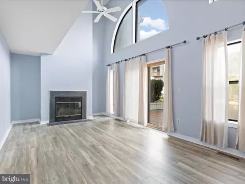 Living - 11112 Glade Dr, Reston, VA 20191 photo 3 of 11